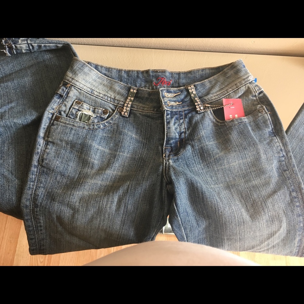New women’s jeans new never worn